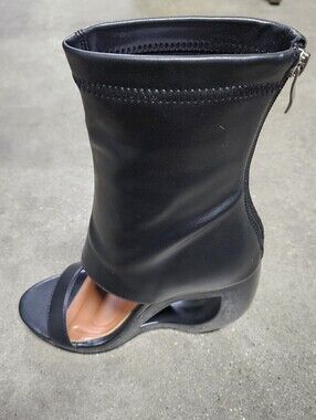 AKIRA Gold Label Black Leather-Look Architectural Sculpted Wedge Boots Size 8